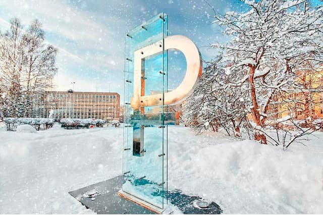 Памятник российскому рублю